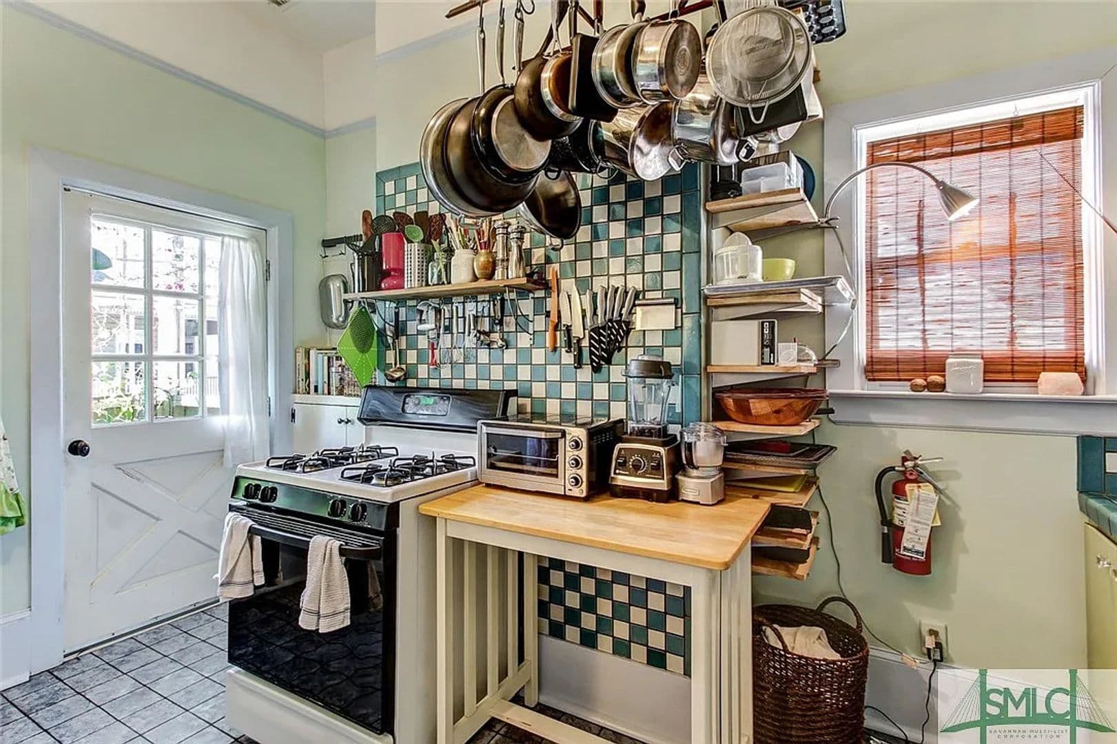 Savannah House: 109 1/2 W 37th St