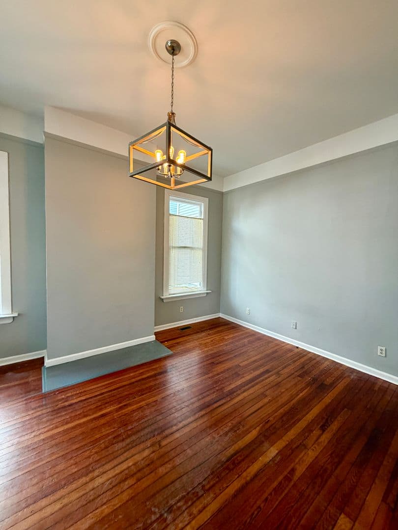 Savannah House: 109 W 37th St