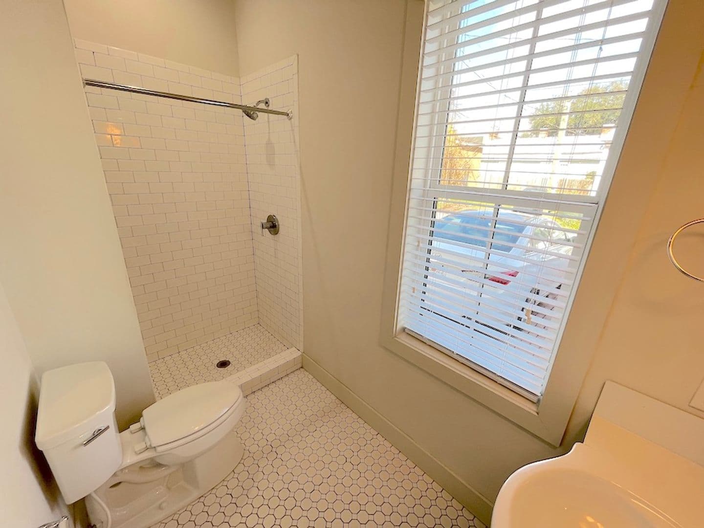 Savannah Apartment: 609 E. Duffy Lane