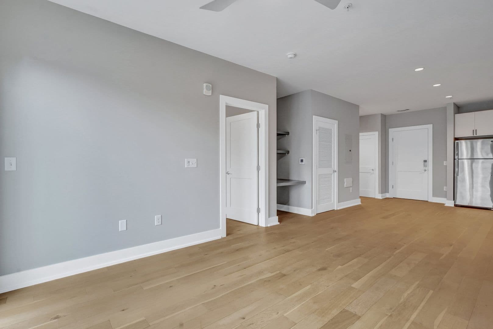 Savannah Apartment: 601 East 39th St