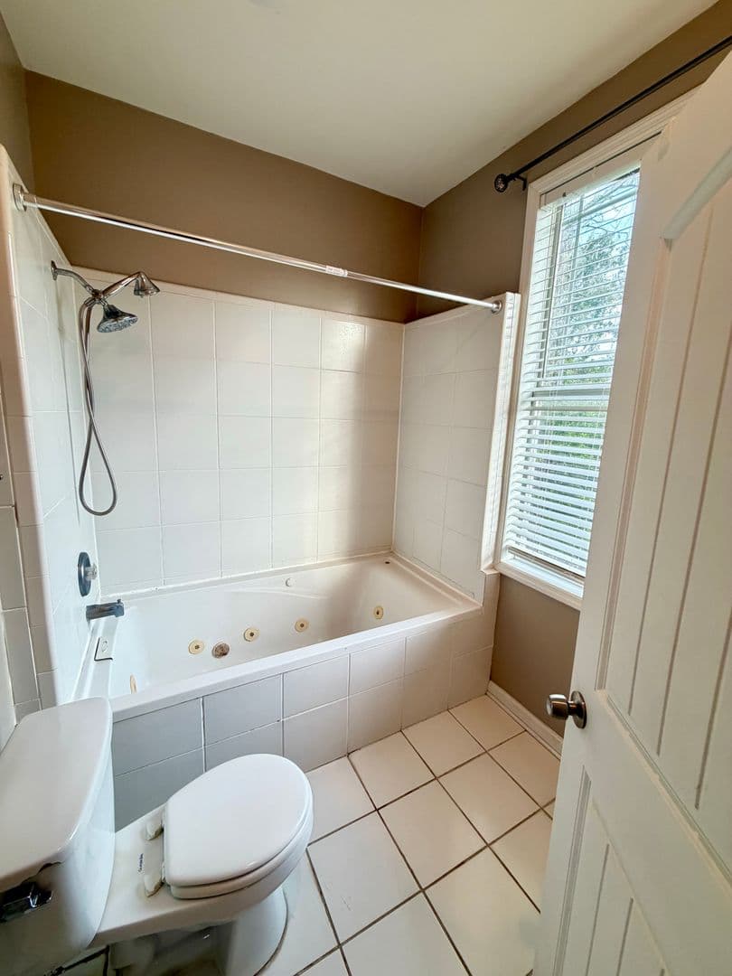 Savannah House: 1502 Price St Unit B