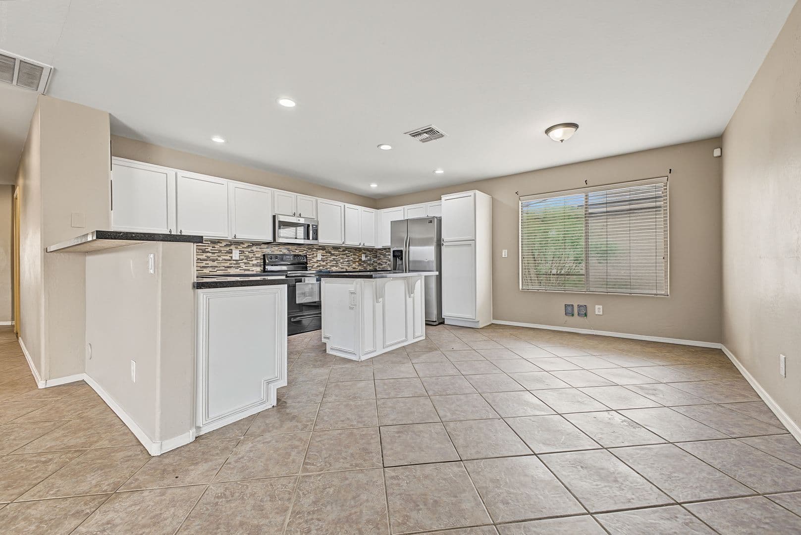 Maricopa House: 43540 W Bedford Dr