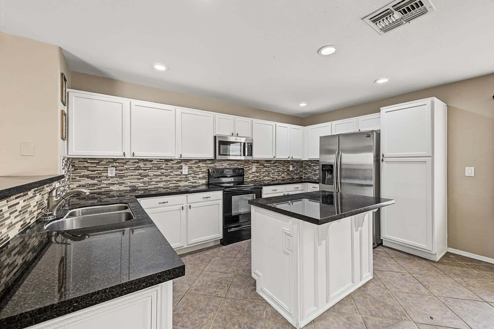Maricopa House: 43540 W Bedford Dr