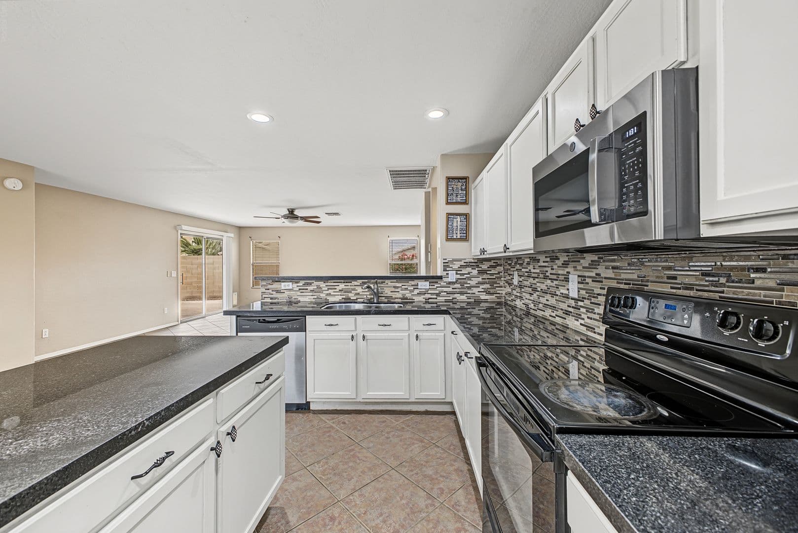 Maricopa House: 43540 W Bedford Dr