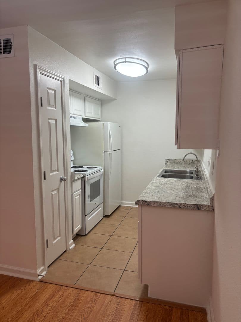 Galveston Apartment: 2828 61st Street