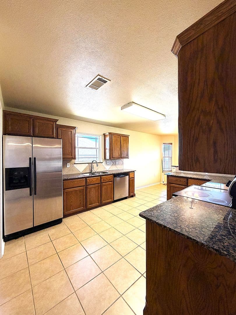 Killeen House: 302 Hedy Dr