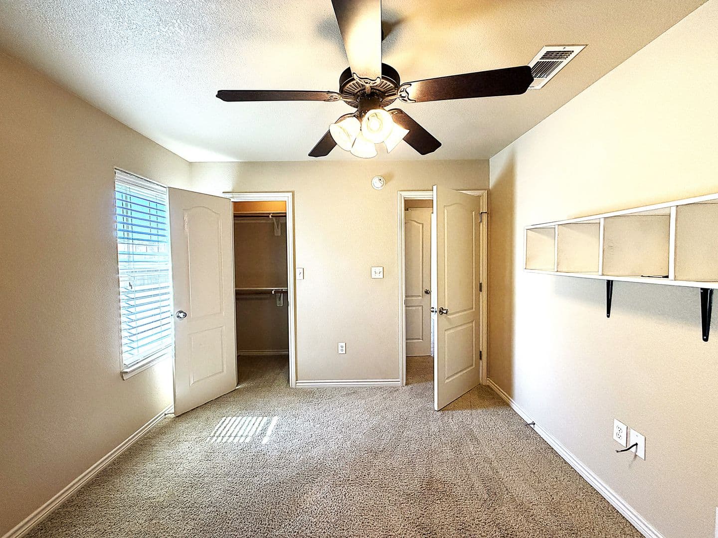 Killeen House: 302 Hedy Dr