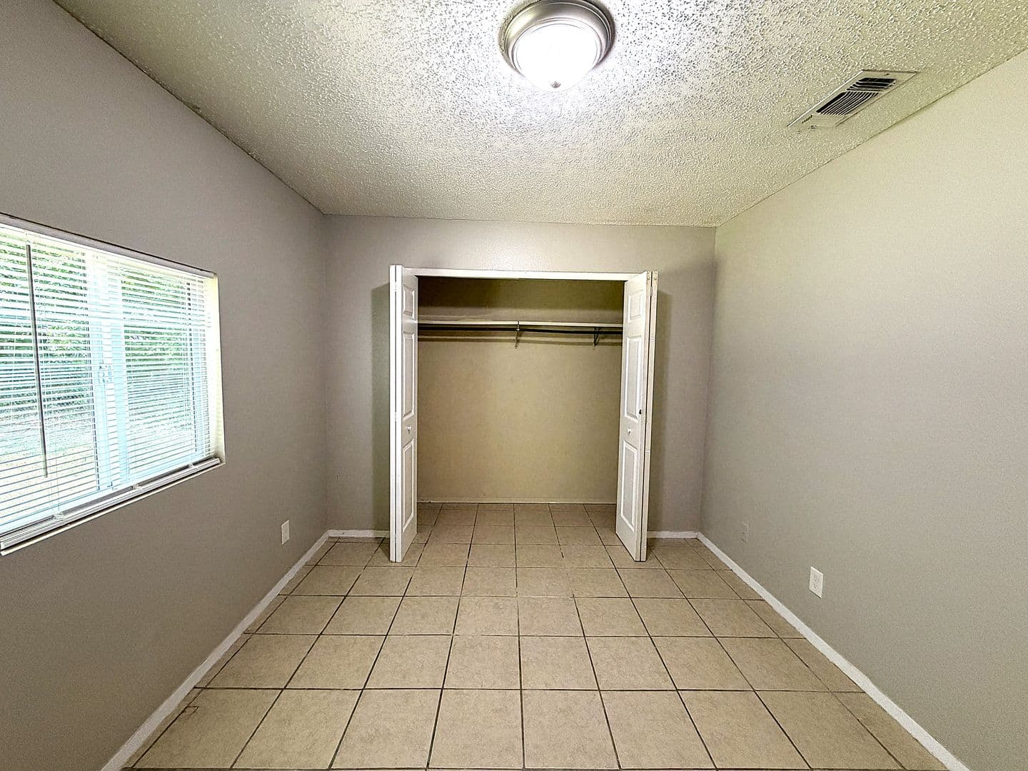 Killeen House: 2105 Coach Dr