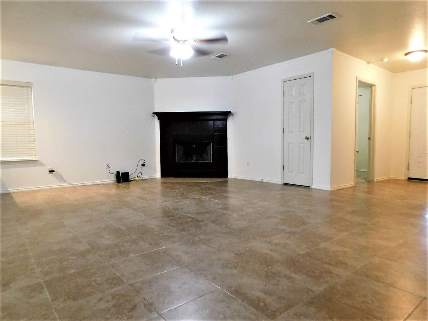 Copperas Cove House: 1102 Katelyn Cir