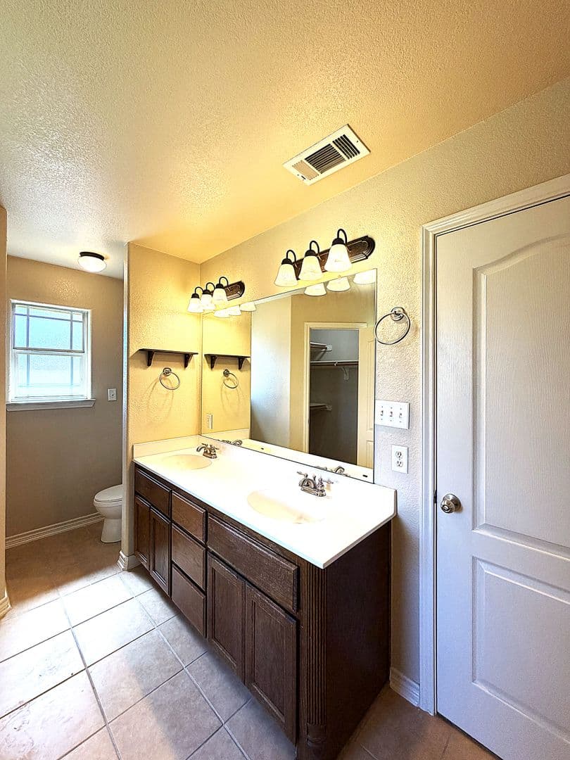 Killeen House: 302 Hedy Dr