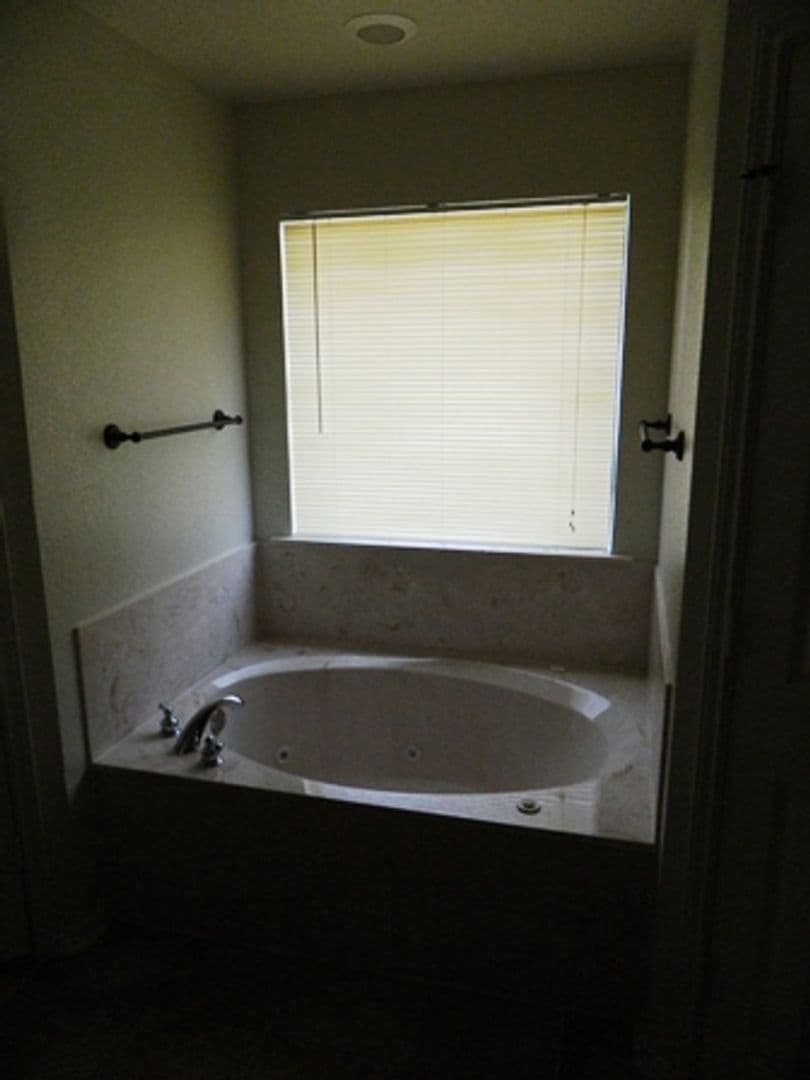 Killeen House: 210 Viola Dr.