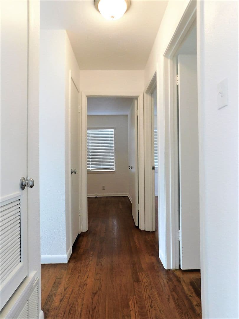 Killeen House: 1100 Estes Dr