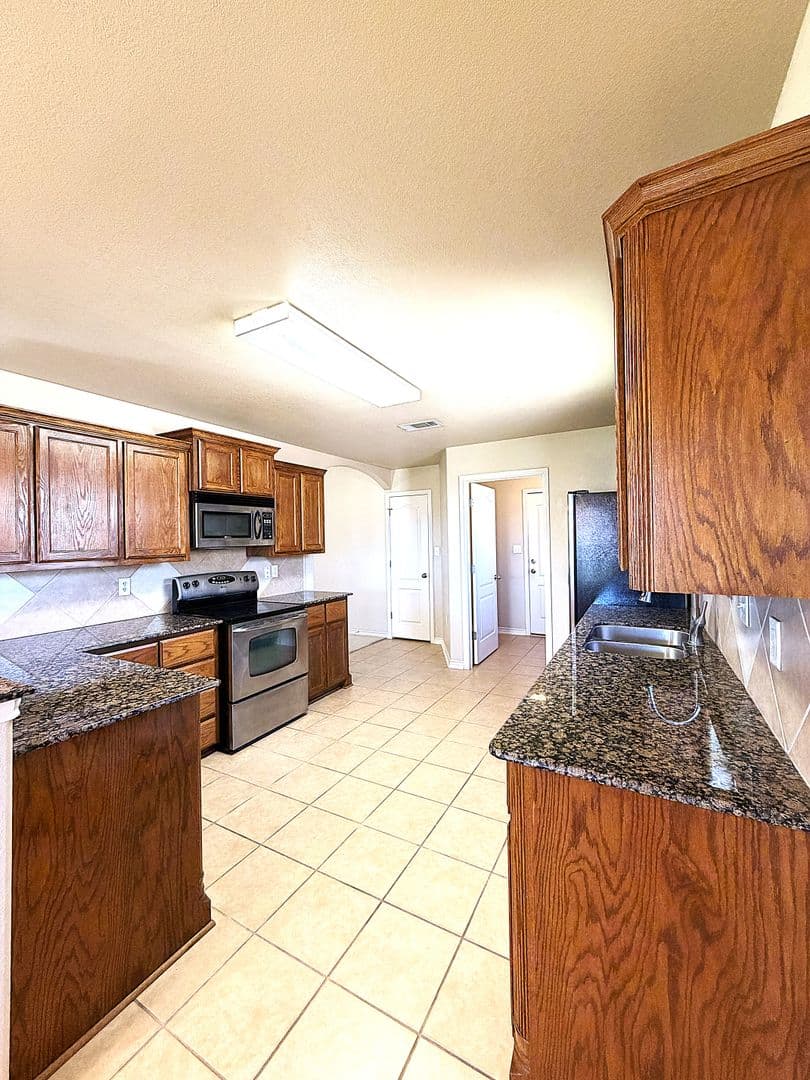Killeen House: 302 Hedy Dr