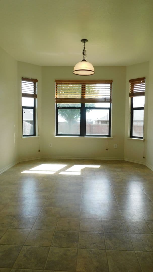 Killeen House: 210 Viola Dr.