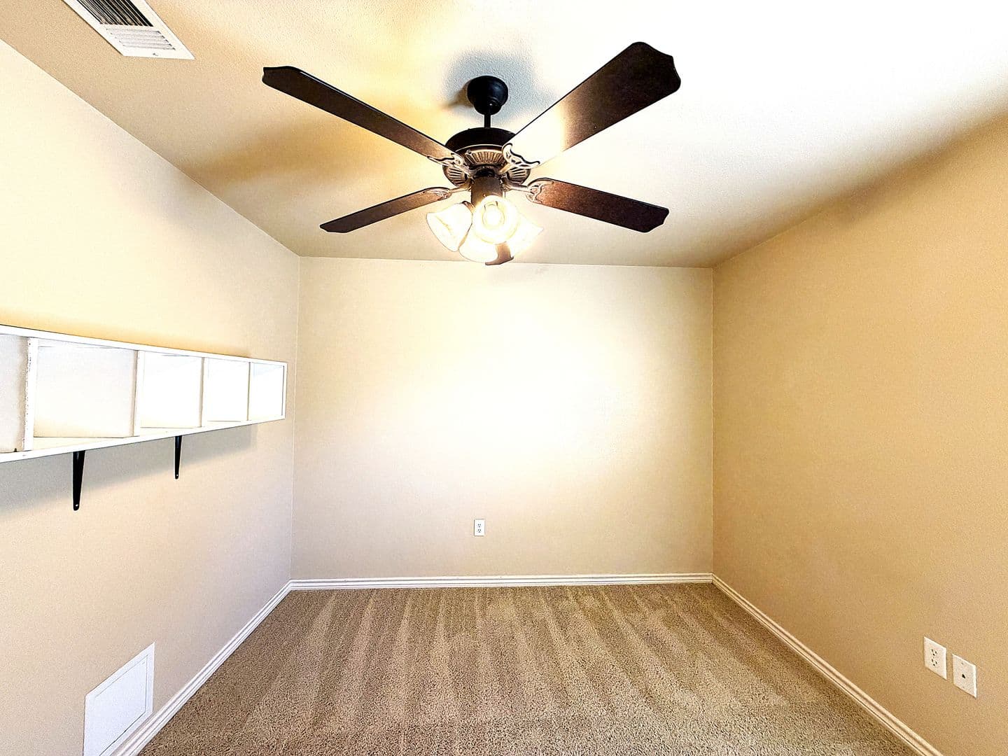 Killeen House: 302 Hedy Dr