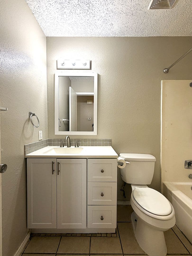 Killeen House: 2105 Coach Dr