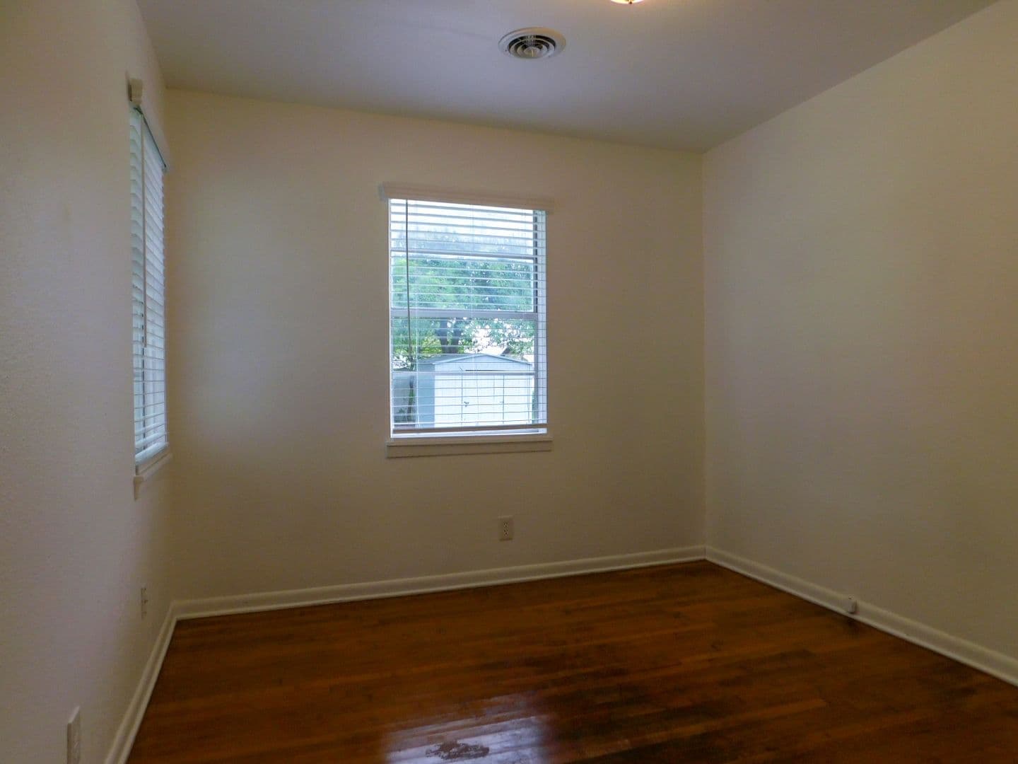 Killeen House: 1100 Estes Dr