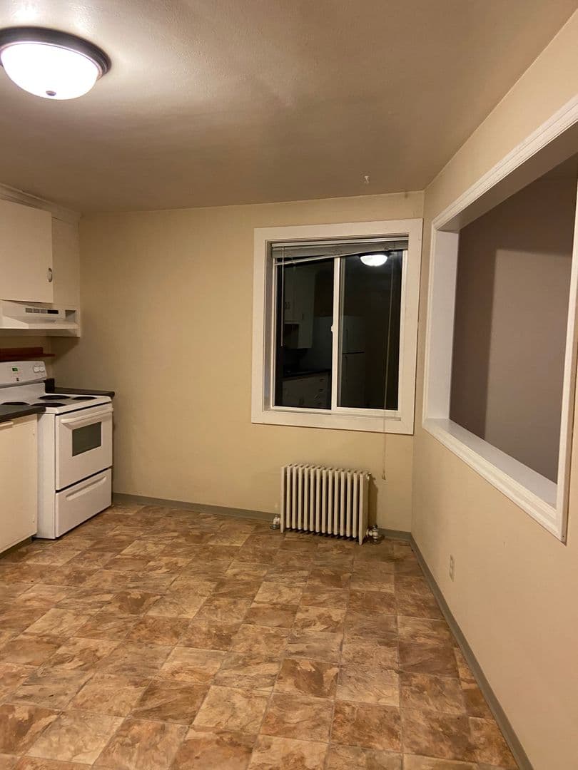 Astoria Apartment: 1418 Commercial St