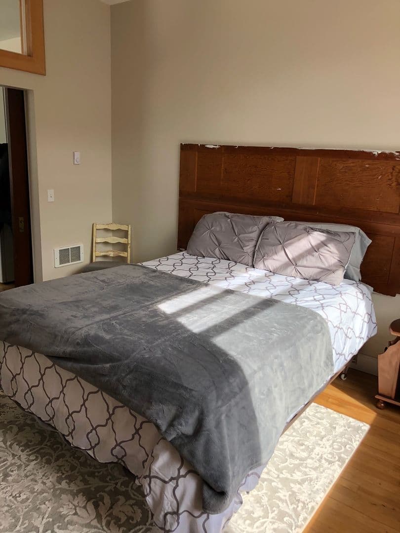 Astoria Apartment: 351 14th Street - Apt 5