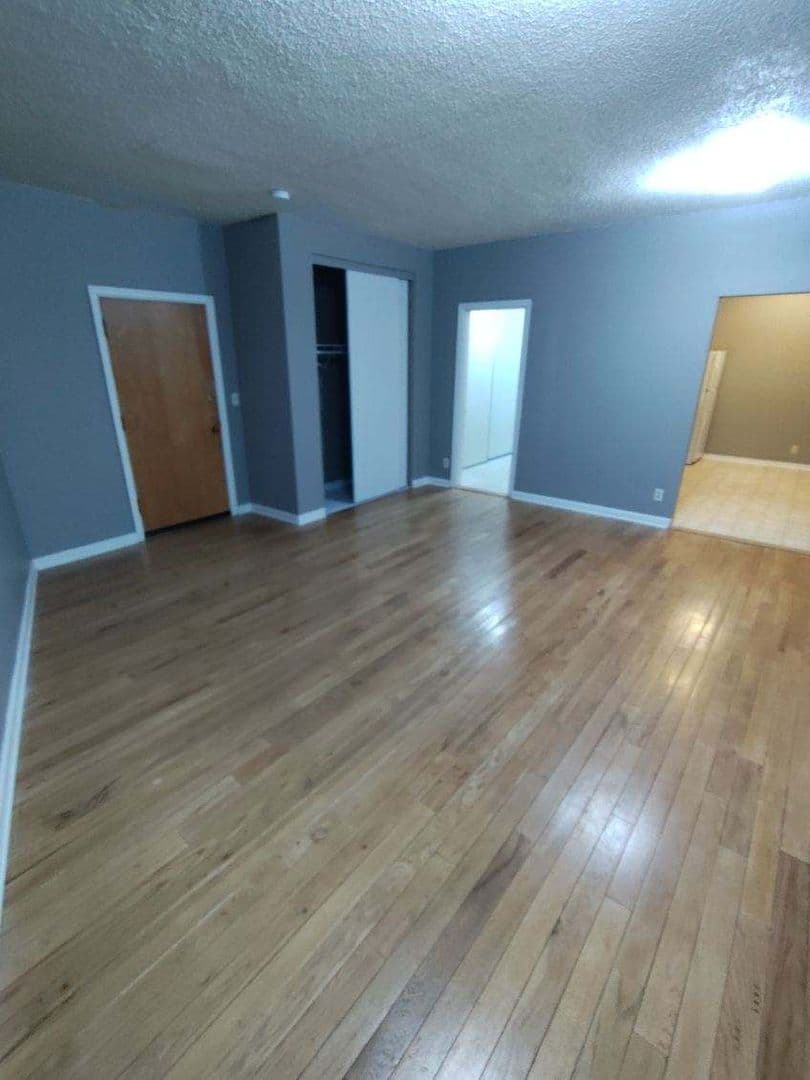 Astoria Apartment: 1418 Commercial St