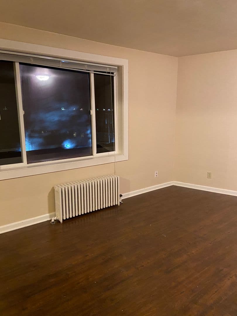 Astoria Apartment: 1418 Commercial St
