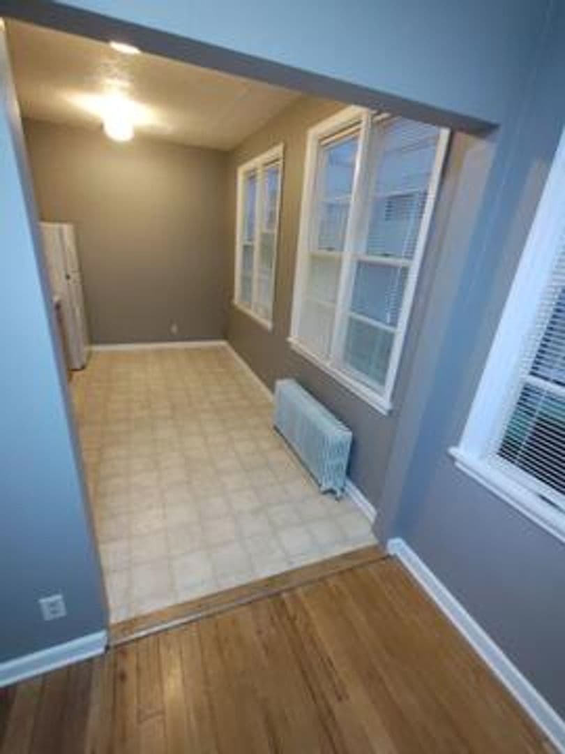 Astoria Apartment: 1418 Commercial St