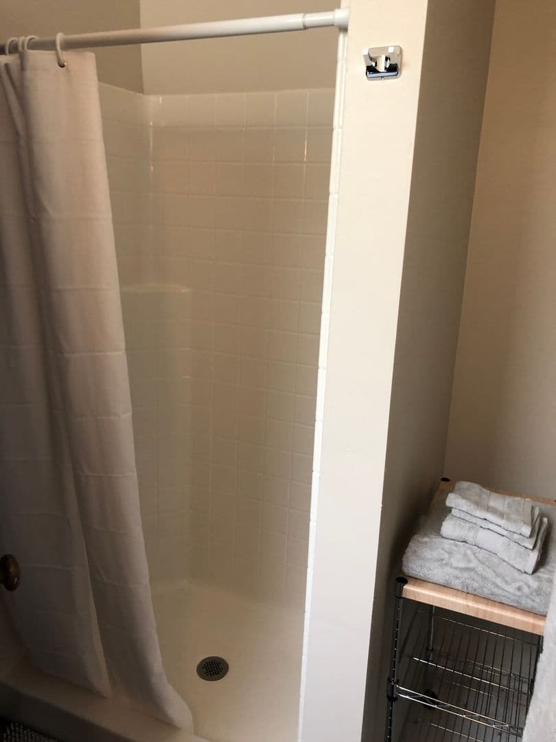 Astoria Apartment: 351 14th Street - Apt 5
