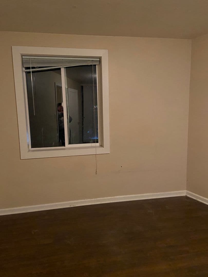 Astoria Apartment: 1418 Commercial St