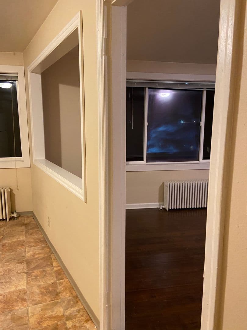 Astoria Apartment: 1418 Commercial St