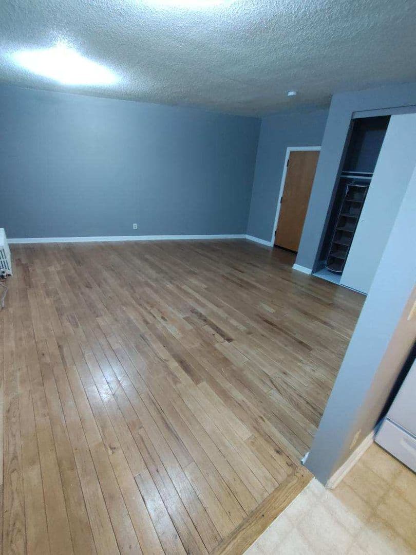 Astoria Apartment: 1418 Commercial St