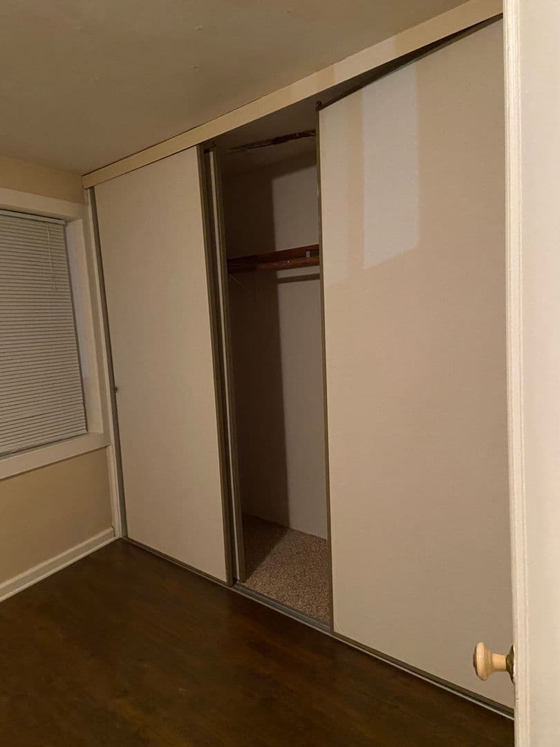 Astoria Apartment: 1418 Commercial St