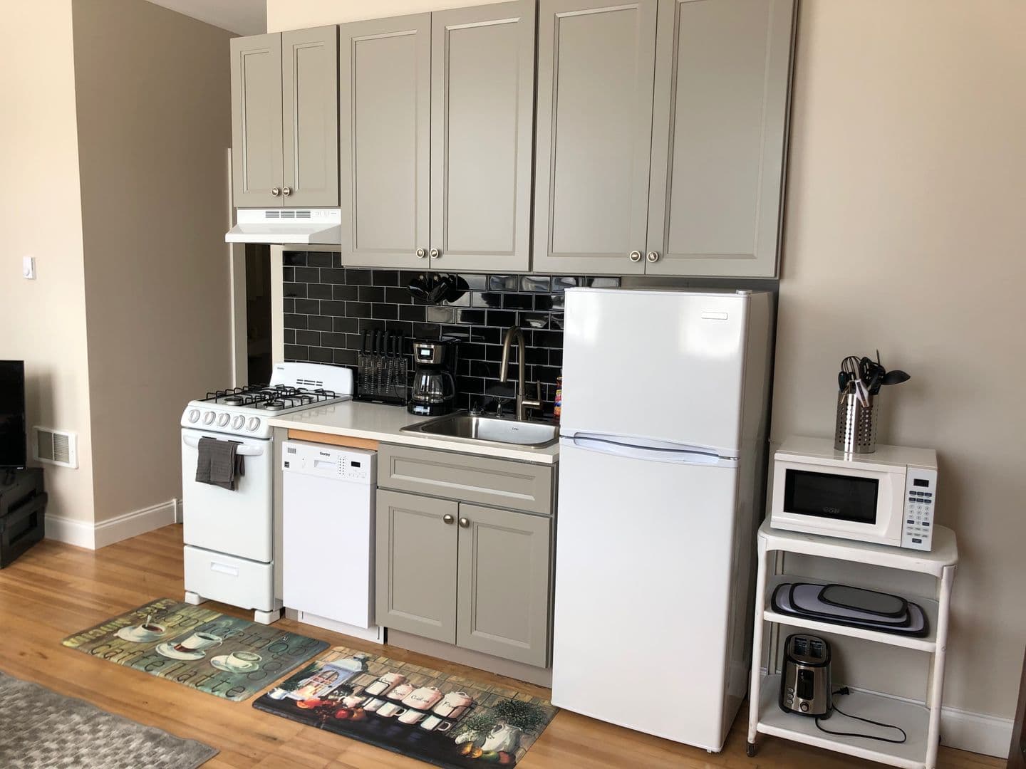 Astoria Apartment: 351 14th Street - Apt 5