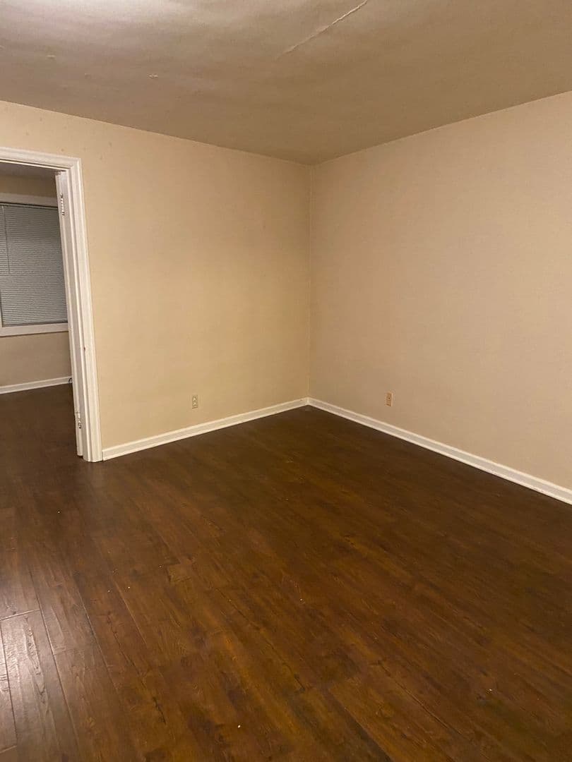 Astoria Apartment: 1418 Commercial St