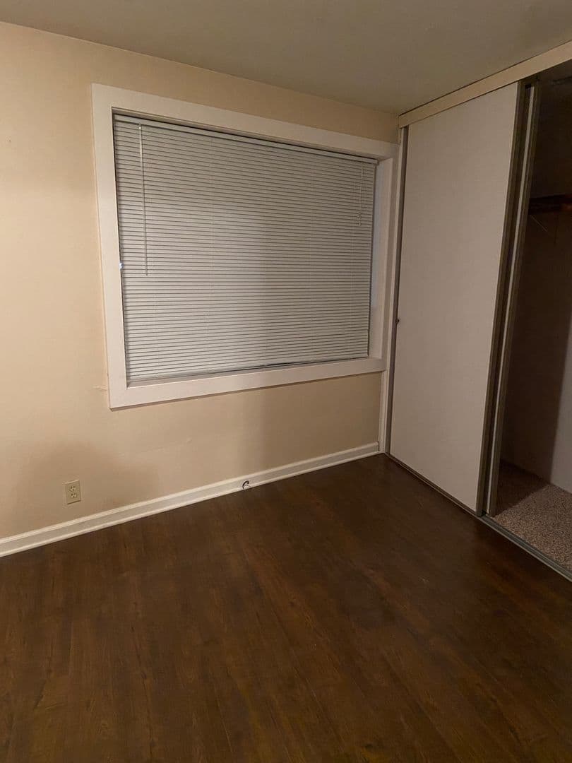 Astoria Apartment: 1418 Commercial St