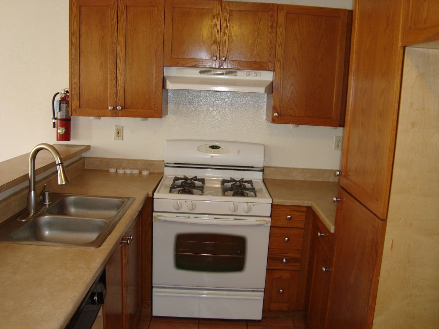 San Bernardino Apartment: 3981 North H Street
