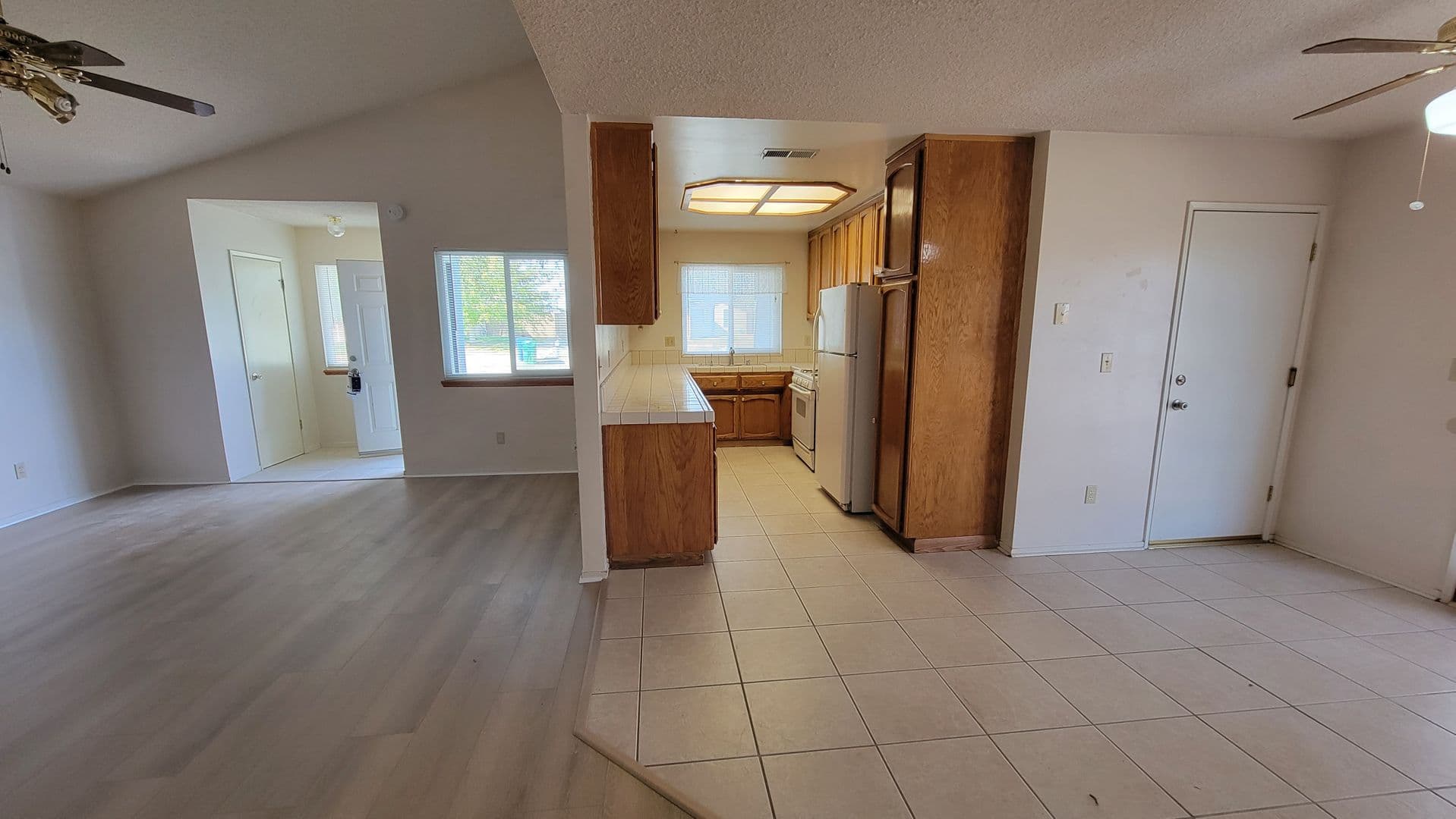 California City House: 11136 Rome Beauty Dr
