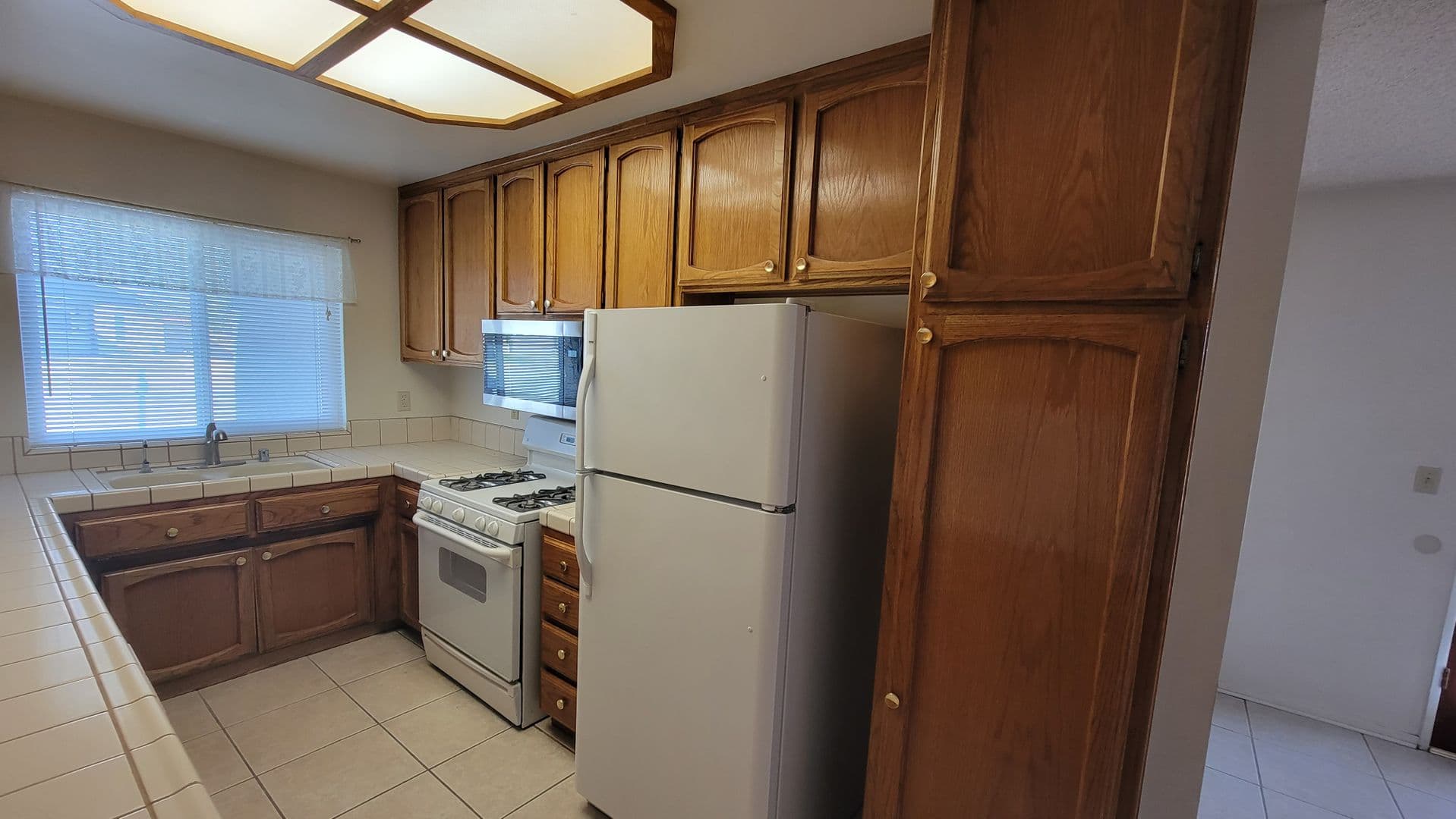 California City House: 11136 Rome Beauty Dr