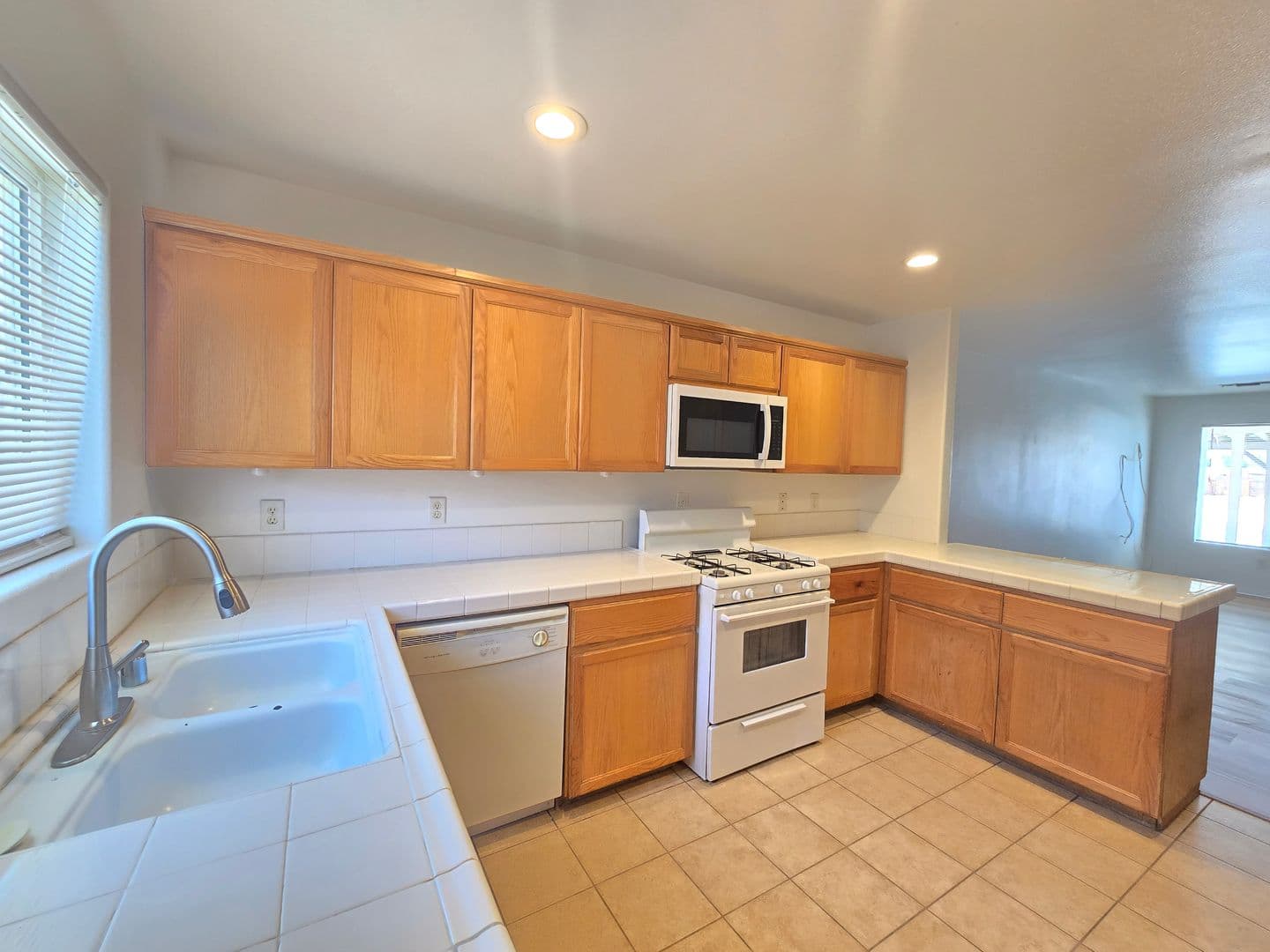 California City Apartment: 9300 Holly Ave #3