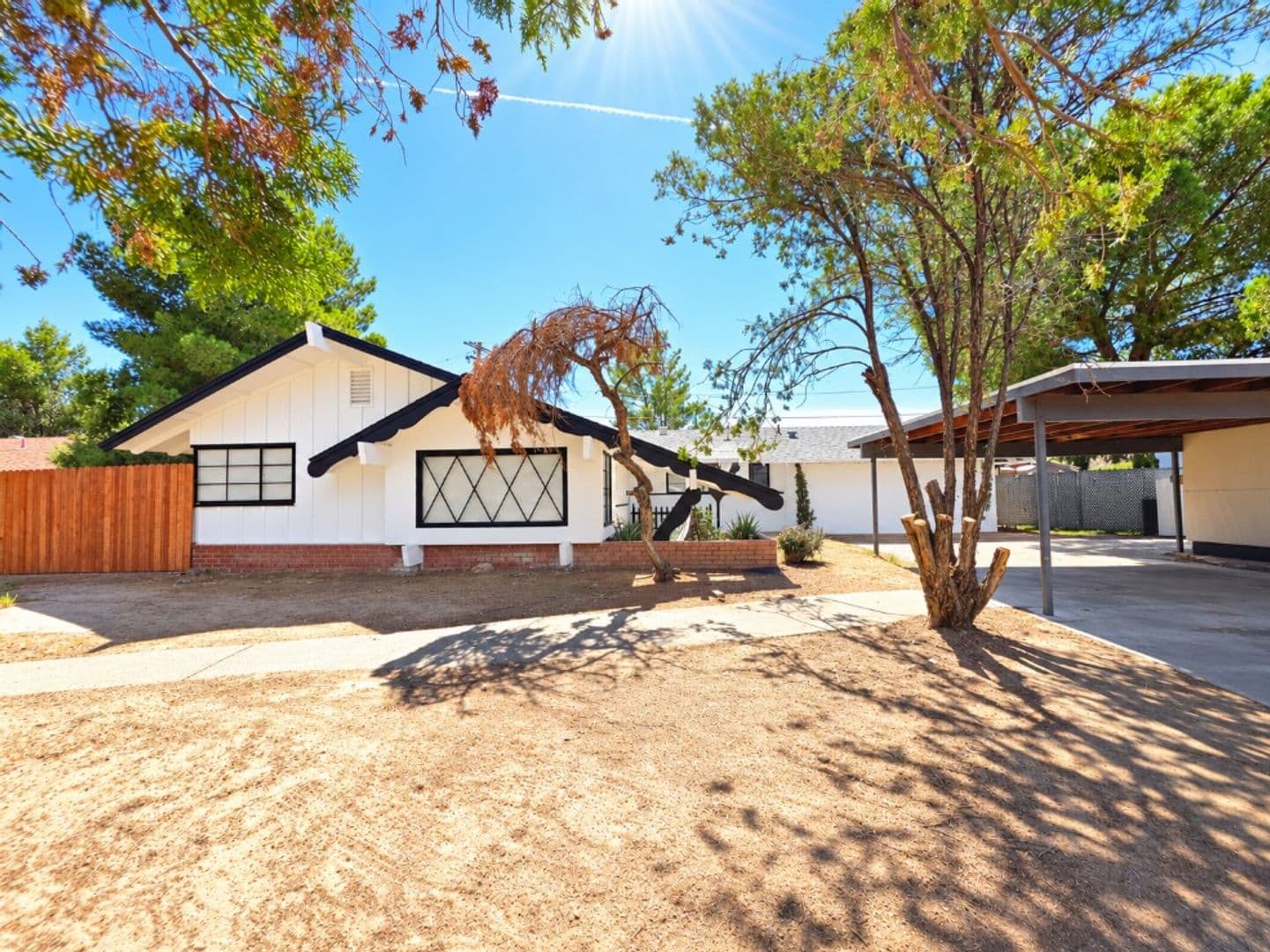 Lancaster Apartment: 1118 E Avenue K