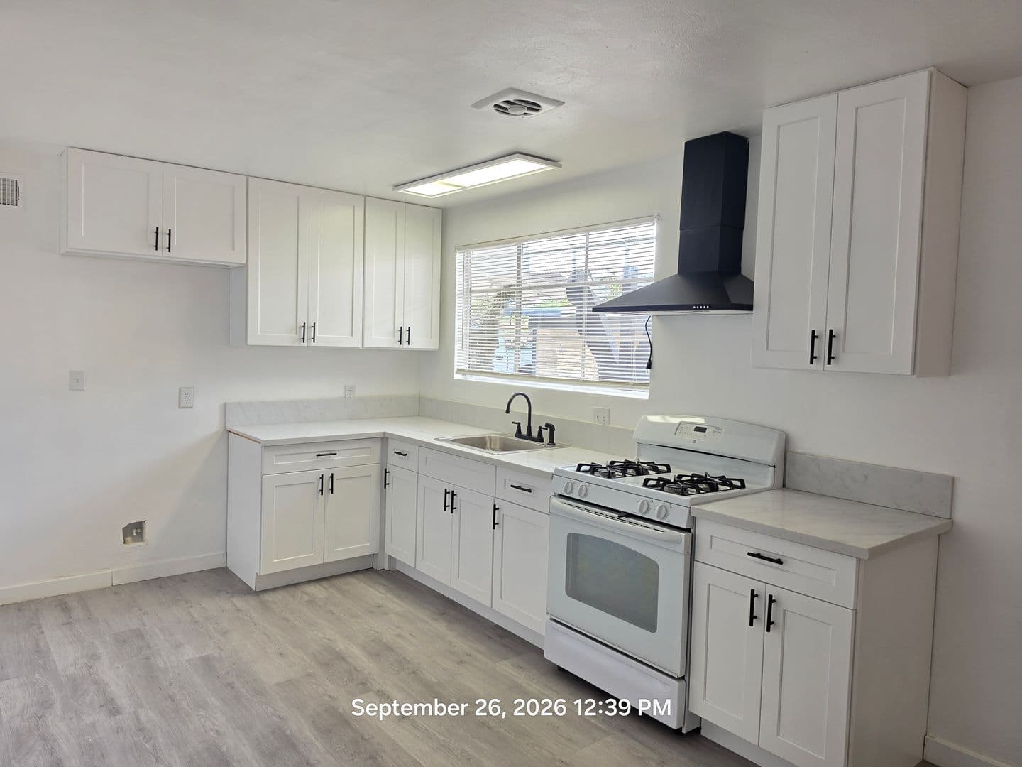 Lancaster Apartment: 1118 E Avenue K