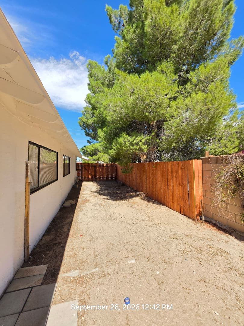 Lancaster Apartment: 1118 E Avenue K