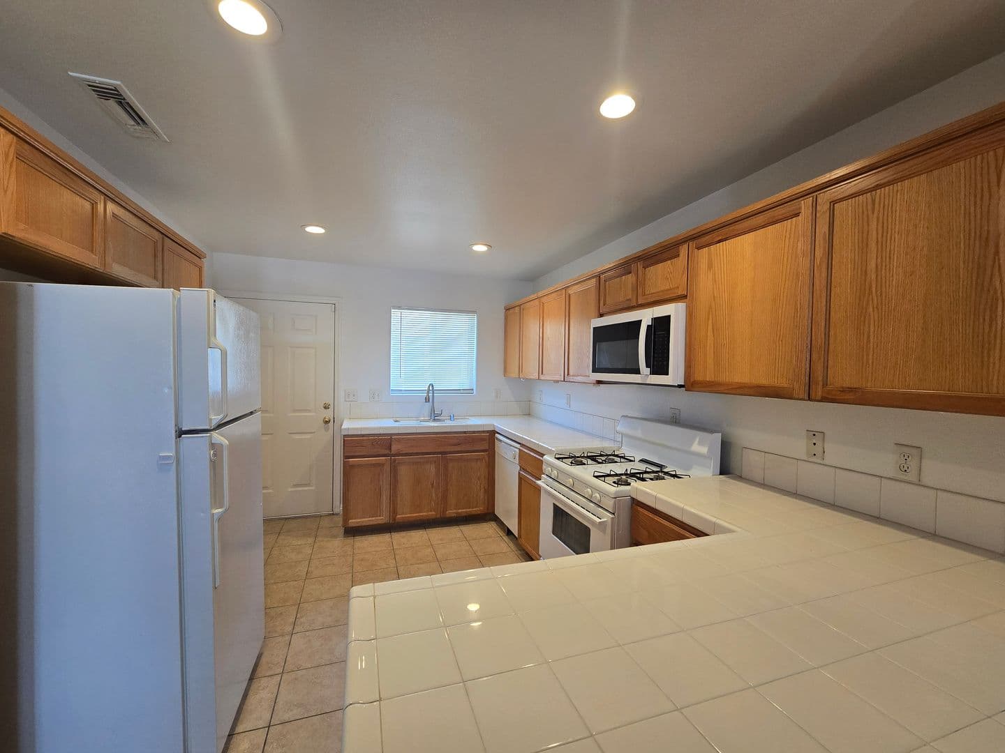 California City Apartment: 9300 Holly Ave #3
