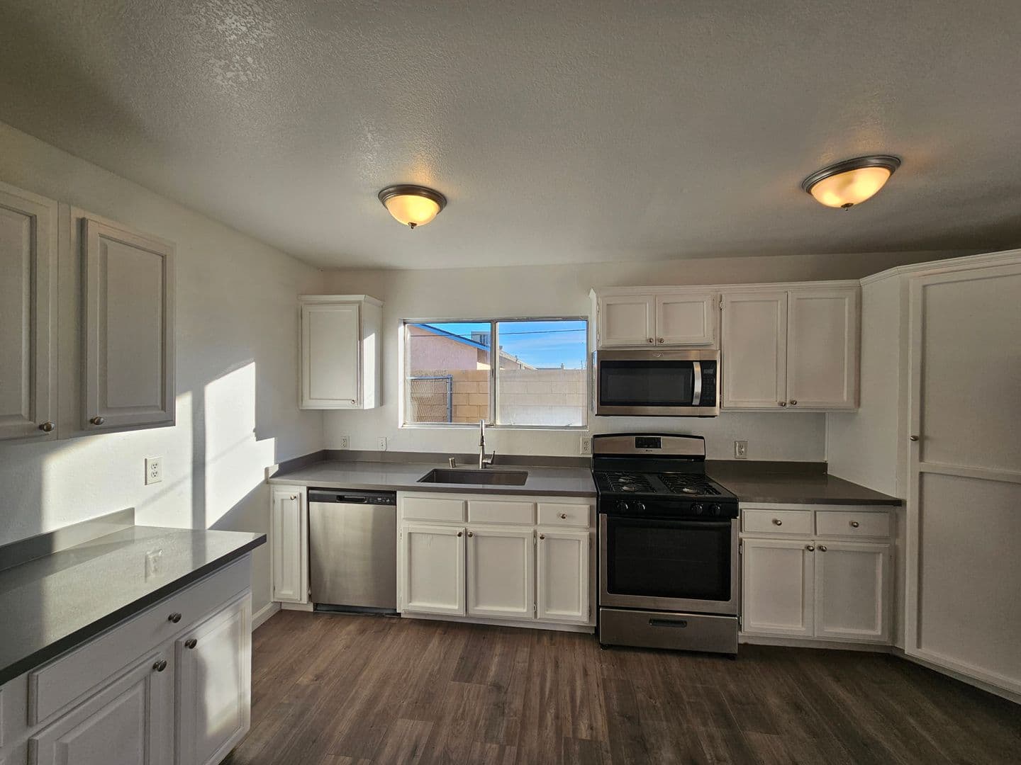 California City House: 19625 81st St