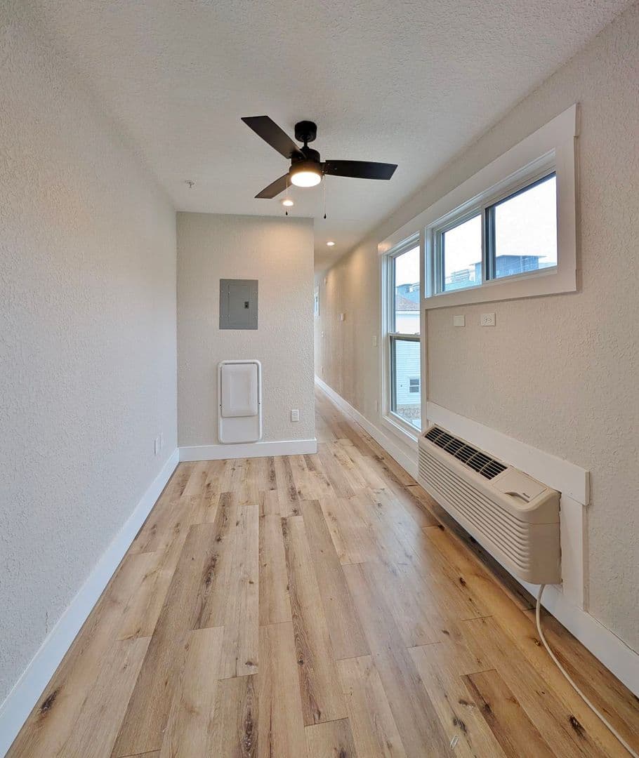 Jacksonville Apartment: 412 E Ashley St