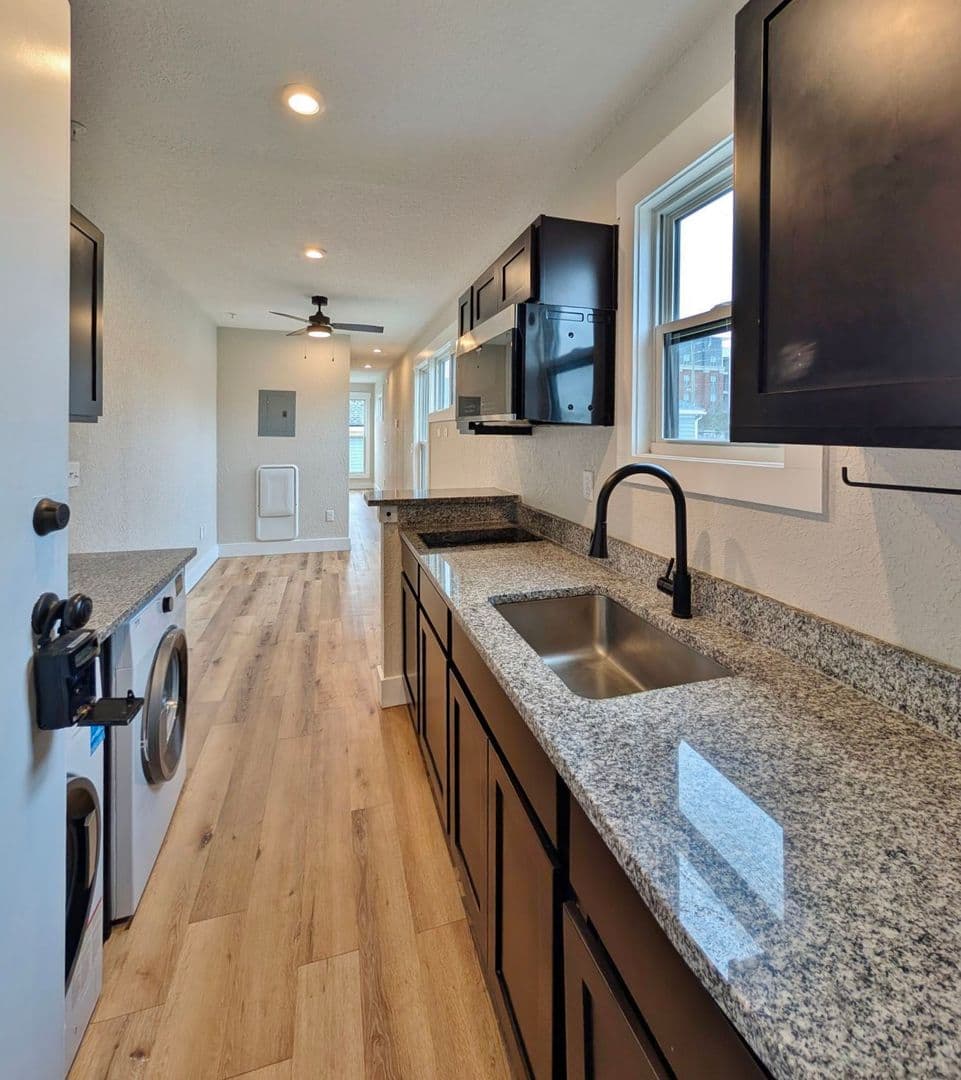 Jacksonville Apartment: 412 E Ashley St