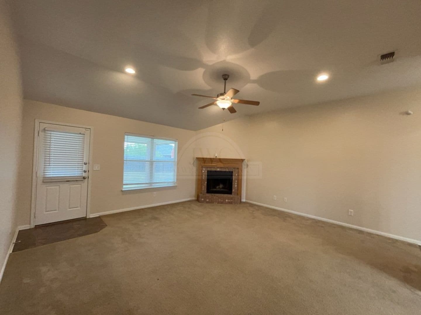 Killeen House: 303 Leo Ln