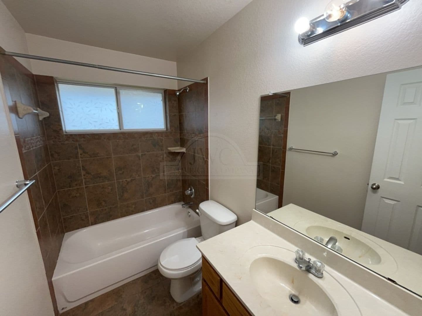 Killeen House: 303 Leo Ln