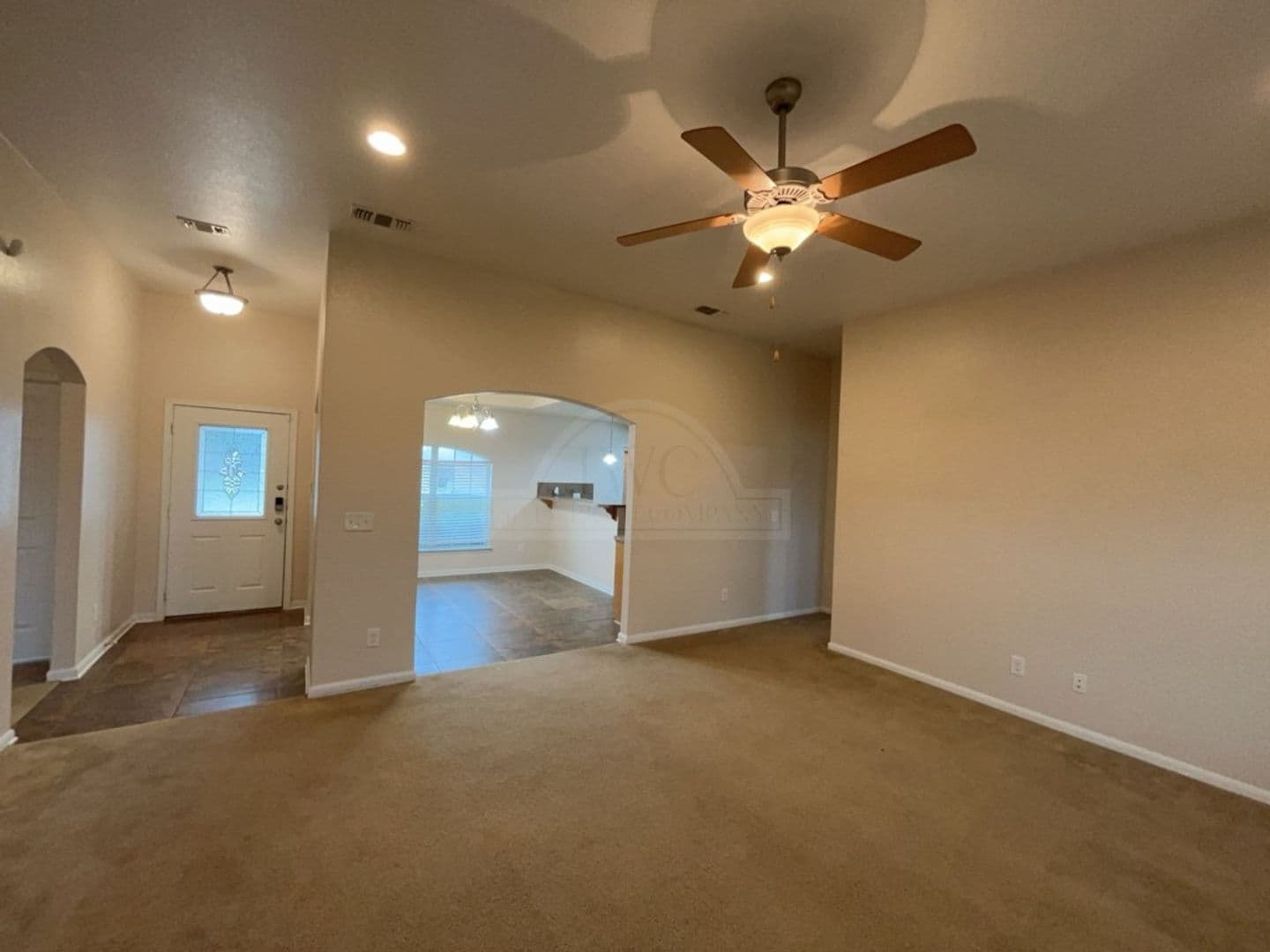 Killeen House: 303 Leo Ln