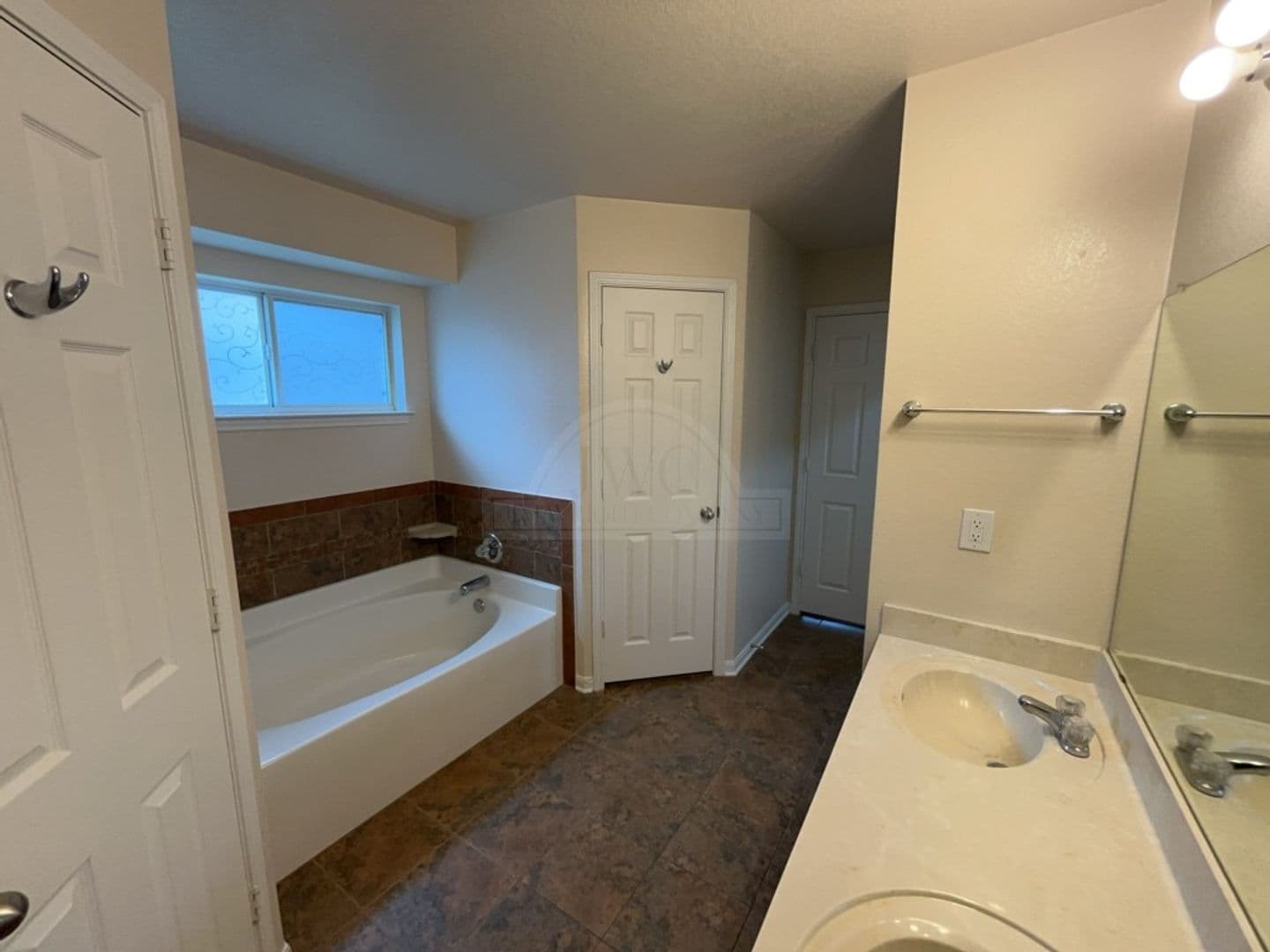Killeen House: 303 Leo Ln