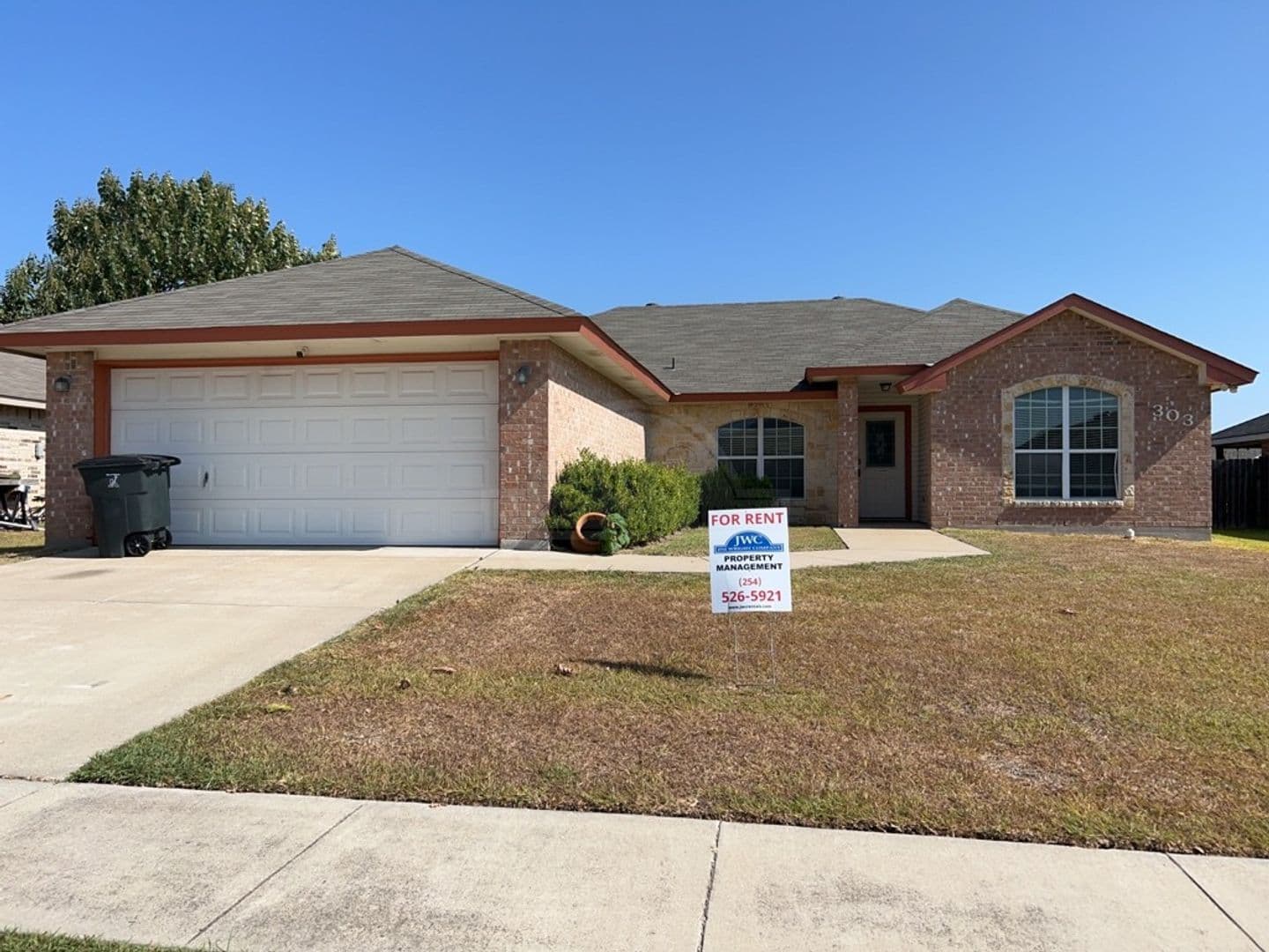 Killeen House: 303 Leo Ln